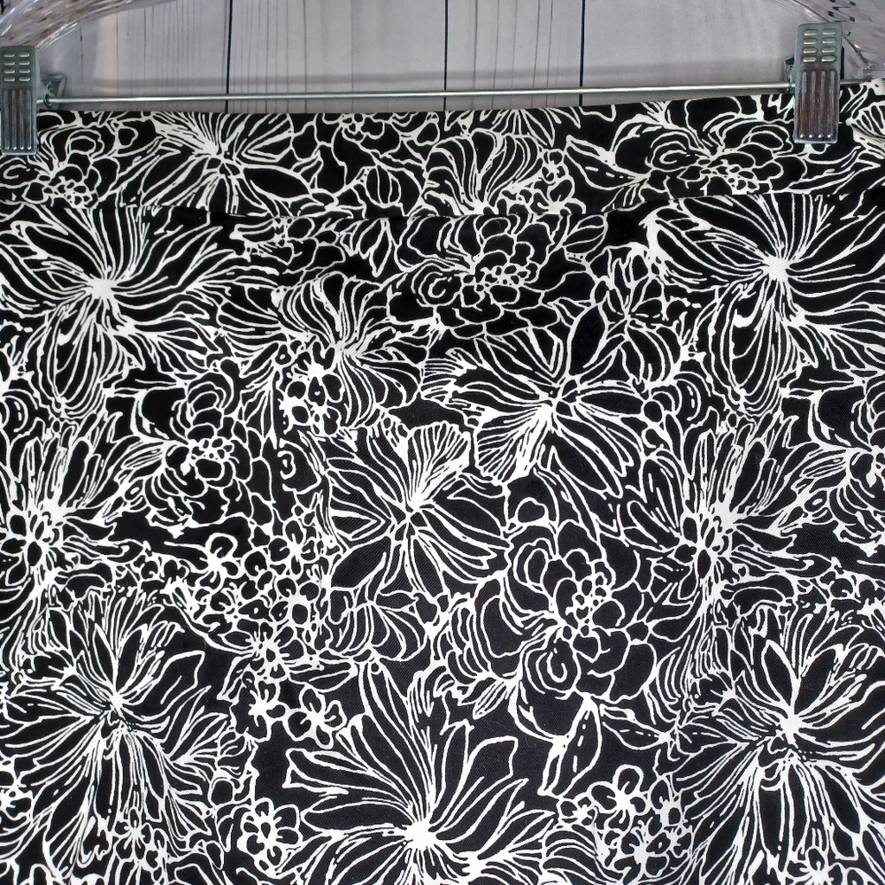 Talbots Floral Black and White Women's Pencil Preppy Skirt - Picture 3 of 12